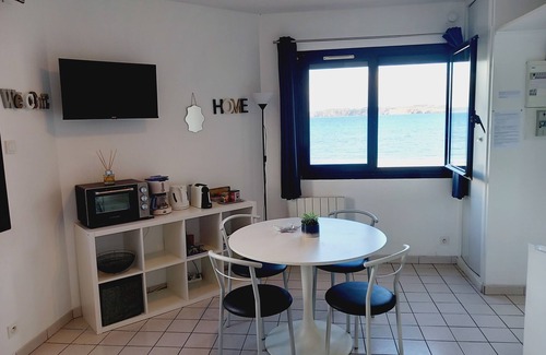 Camaret-sur-Mer Apartment | CHARMING STUDIO FACING THE BEACH FOR 2 PEOPLE NEW BEDDING 160*200