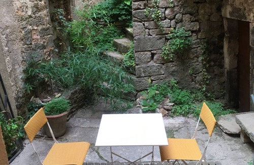 Semur-en-Auxois Apartment | Charming studio in the center of town on Place Notre Dame