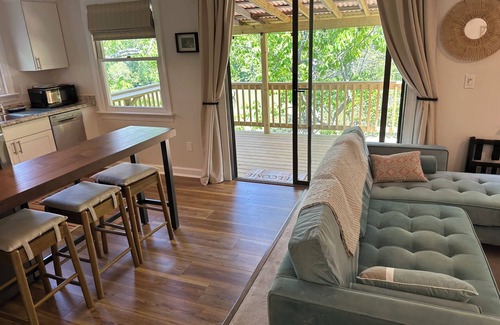 Christchurch Apartment | Charming studio in lovely Topping with AC, WiFi that has stunning water views!