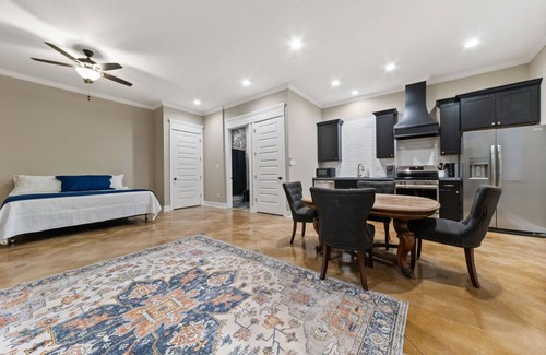 Crowley Apartment | Charming studio in marvelous historic downtown Crowley with AC, WiFi