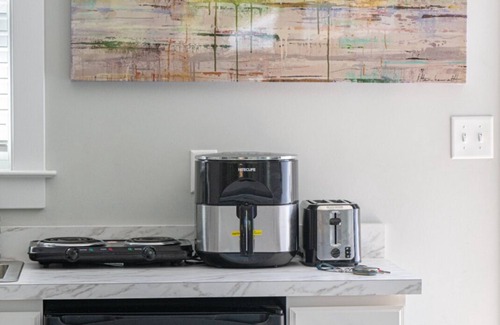 North Newport News Apartment | Charming studio with AC and WiFi in enchanting Newport News.