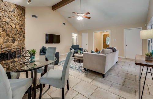 Duncanville House | Charming Stylish Home - Duncanville