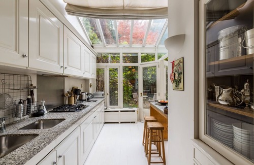 Parc-de-Montsouris House | Charming Townhouse near Parc Montsouris, by Veeve