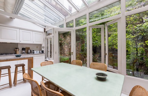 Parc-de-Montsouris House | Charming Townhouse near Parc Montsouris, by Veeve