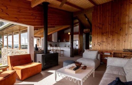 Encounter Bay Ski Chalet | Charming Tree House Short Stroll to the Beach