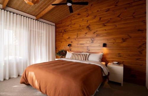 Encounter Bay Ski Chalet | Charming Tree House Short Stroll to the Beach