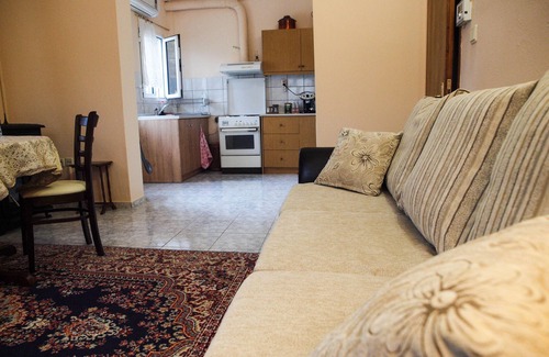 Trikala Apartment | Charming Trikala Apartment with Garden & Central Heating