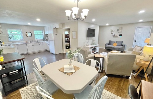 New Castle House | Charming, Trussville 4 Bedroom~ Peaceful Home!~Bham~Pet Friendly~UAB~barbers