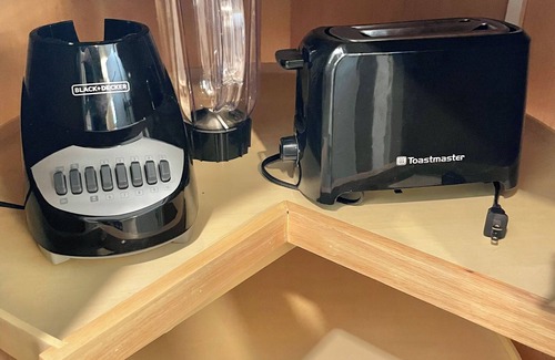 New Castle House | Charming, Trussville 4 Bedroom~ Peaceful Home!~Bham~Pet Friendly~UAB~barbers