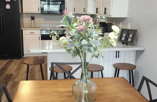Grafton House | Charming upper level of 3-bedroom house in Grafton, IL