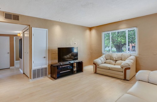 Uptown House | Charming Uptown 3 Bedroom with a beautiful patio.