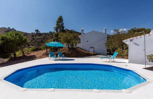 Sayalonga Villa | Charming Villa in Competa with Private Pool