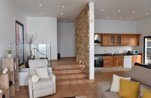 Faja da Ovelha Villa | Charming Villa in Fajã da Ovelha with Private Pool