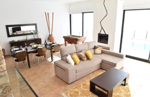 Faja da Ovelha Villa | Charming Villa in Fajã da Ovelha with Private Pool