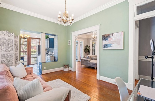 Virginia Highland House | Charming Vintage Modern 1BR, 1BA Apartment in Midtown @Piedmont Park.