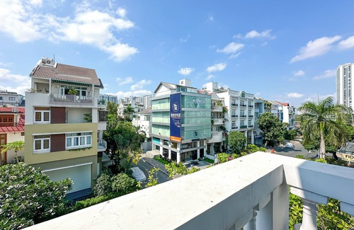 Phu My Hung Apartment | Charming Studio with Kitchen & Rooftop Terrace in Secure HCMC Neighborhood