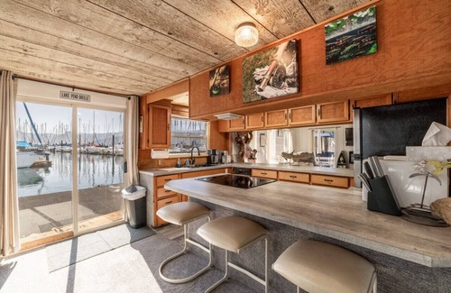 Bayview House | Charming Waterfront Float Home with Panoramic Lake Views