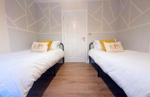 Wembley Central Apartment | Charming Wembley Apartment with 2 Bedrooms