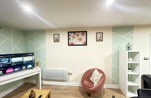 Wembley Central Apartment | Charming Wembley Apartment with 2 Bedrooms