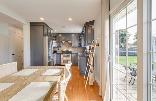 West Haven Cottage | Charming West Haven Home - Walk to Beach!