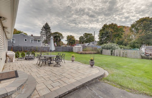 West Haven Cottage | Charming West Haven Home - Walk to Beach!