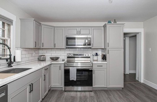 Ashley Oaks House | Charming West Knox Cottage w/Carport & Patio