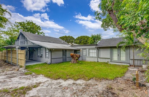 Pinewood Park House | Charming West Palm Beach Studio Suite