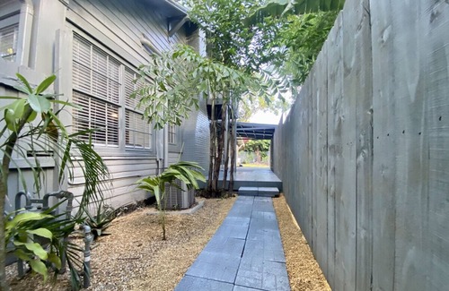 Pinewood Park House | Charming West Palm Beach Studio Suite