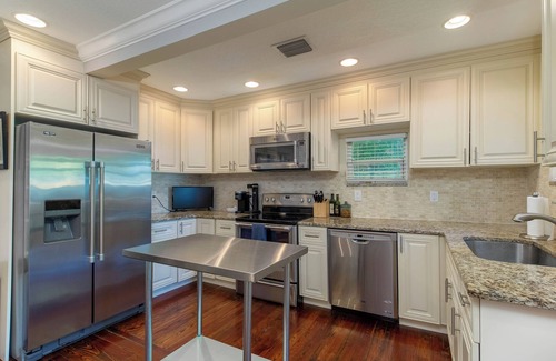 Southside House | Charming West Palm Beach Bungalow With Pool