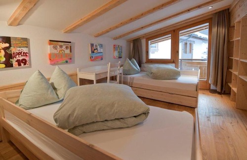 Ravaisch Apartment | Chasa Seraina