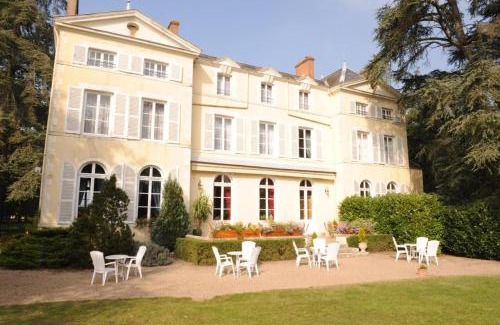 Sury-aux-Bois Hotel | Chateau de CHICAMOUR