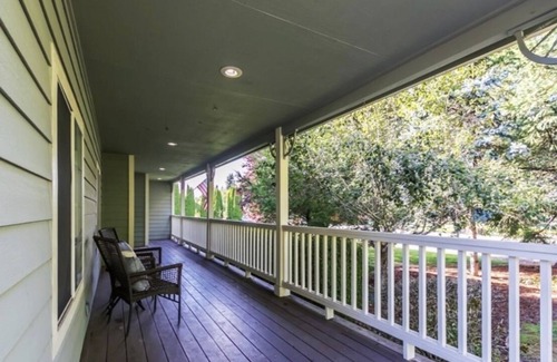 Graham House | Chateau Graham w/hot-tub