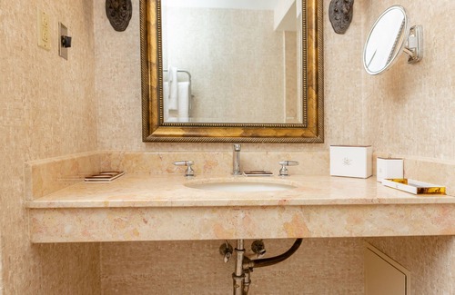 Tyngsboro Hotel | Chateau Merrimack Resort & Spa