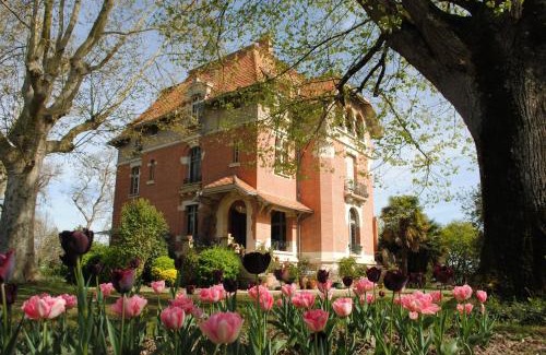 Albefeuille-Lagarde Bed & Breakfast | Chateau Mezger
