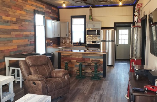 Olney House | Chateau Monroe - Rustic feel with modern convenience
