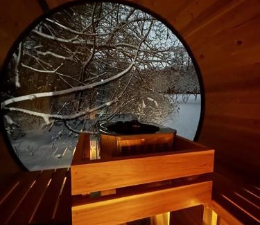 Chicoutimi House | Chateau Murdock Gite et Esthétique 1950
