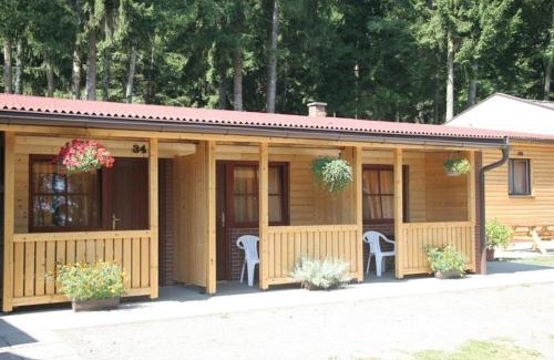Police nad Metuji Cabin | Chatový areál Zděřina