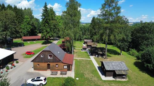 Police nad Metuji Cabin | Chatový areál Zděřina
