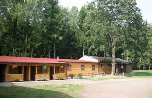 Police nad Metuji Cabin | Chatový areál Zděřina