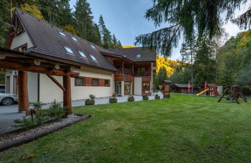 Blatnica Resort | Chatova osada Gader