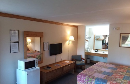 Hayesville Hotel | Chatuge Mountain Inn