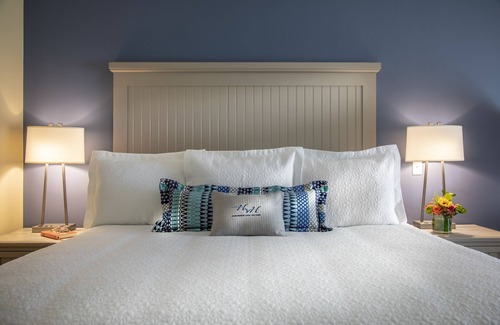 Celoron Hotel | Chautauqua Harbor Hotel - Jamestown
