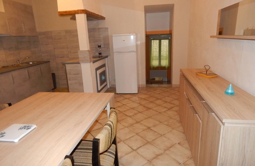 Coursan Apartment | Cheap apartment with terrace 15 km from the sea