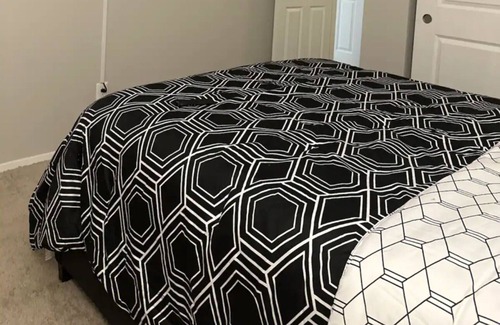 St. Charles Apartment | Check out this 2 Bedroom 2 bathroom Comfy Stay! TRAVEL NURSES&WORKERS WELCOMED