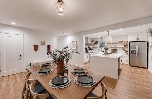 Kings Grant House | Check this out ! 3bd,2.5 bath centrally located- Quick drive to WB,UNCW & DT