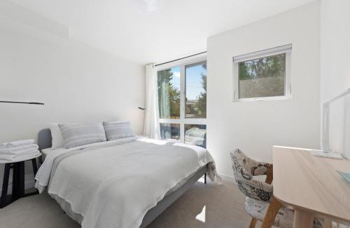 Windermere Apartment | Cheerful 3-BDR Th NR UW Seattle Childrens w Free P