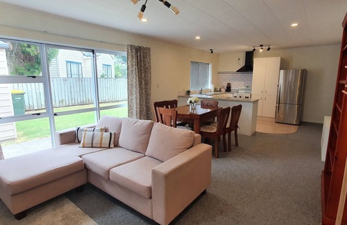 Birkdale House | Cheerful 3BR Home - Free WiFi & Netflix