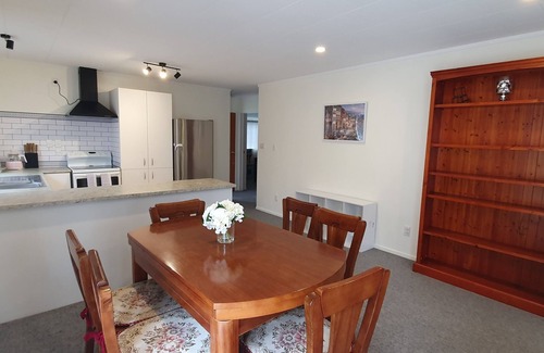 Birkdale House | Cheerful 3BR Home - Free WiFi & Netflix