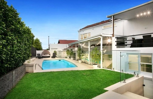 Brunswick West House | Cheerful 5 bedroom home with heated pool