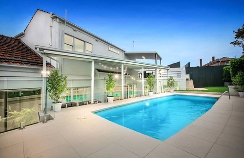 Brunswick West House | Cheerful 5 bedroom home with heated pool